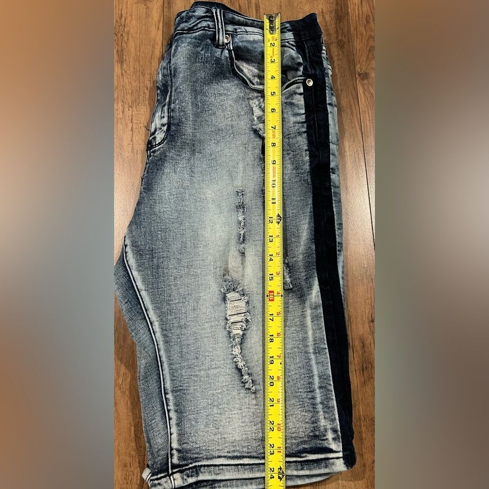 Men's Distressed Gray Jean Shorts - Picture 5 of 7